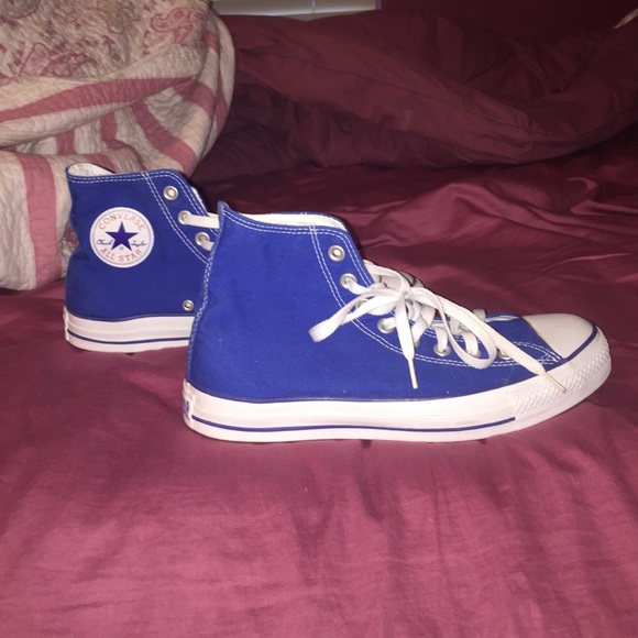 Men's blue converse size 8. Women's size 10.