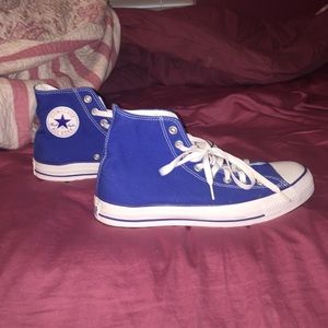 Men's blue converse size 8. Women's size 10.