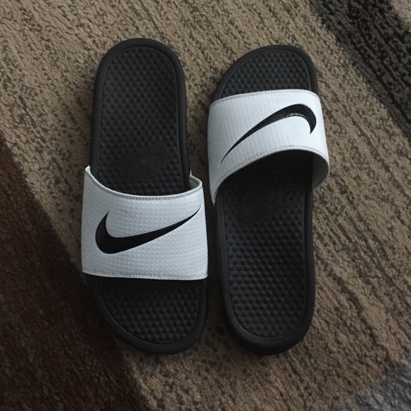 Benassi Nike Slides sz. 10. BOUGHT ON MERCARI