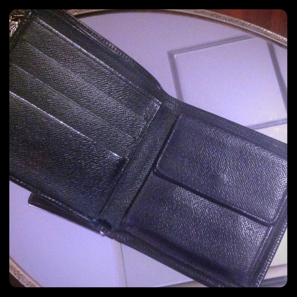 Men's authentic Louis Vuitton epi wallet