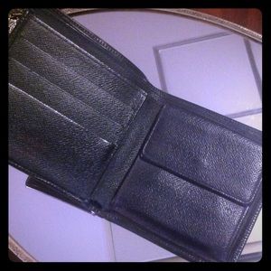 Men's authentic Louis Vuitton epi wallet