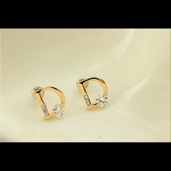 Lovely earrings letter D