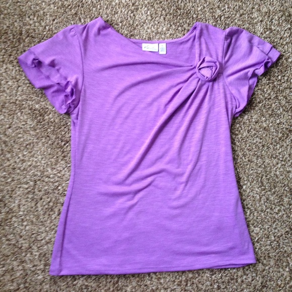 Lilac top with ruffle sleeve and rosette detail