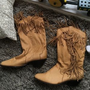 Vintage dingo boots, like new, awesome fringe
