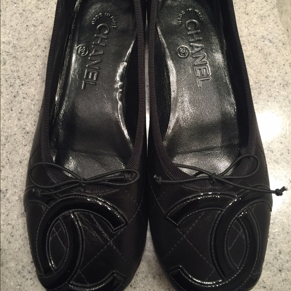 Authentic CHANEL flats size 36.5 amazing condition