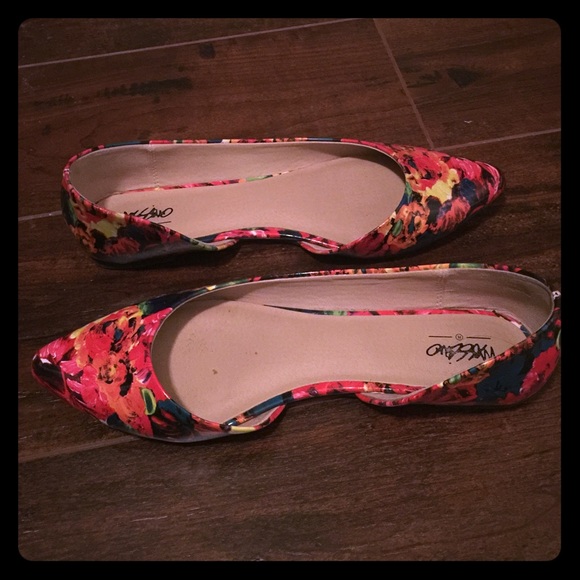 GORGEOUS flats size 8. Fit like a 7.5