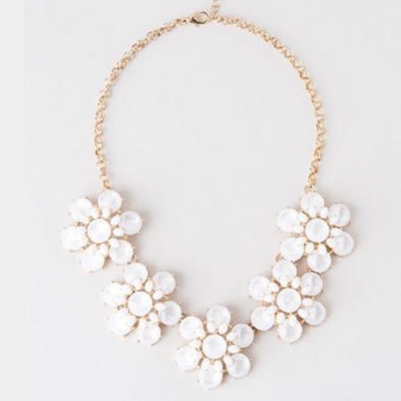 Jewelry - Gold and White Flower Necklace
