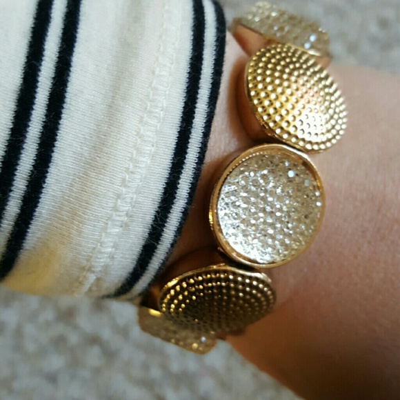 *Francesca's Gold/white bracelet*