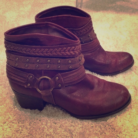 Maroon Jessica Simpson booties