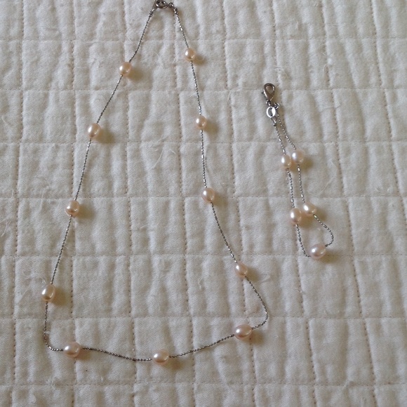 Pink pearl necklace and bracelet