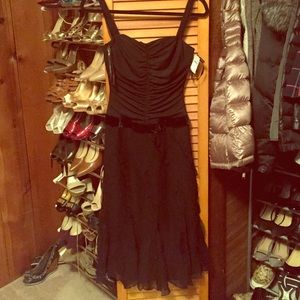 Vera Wang black flowy bottom dress. Vera Wang black flowy bottom dress.