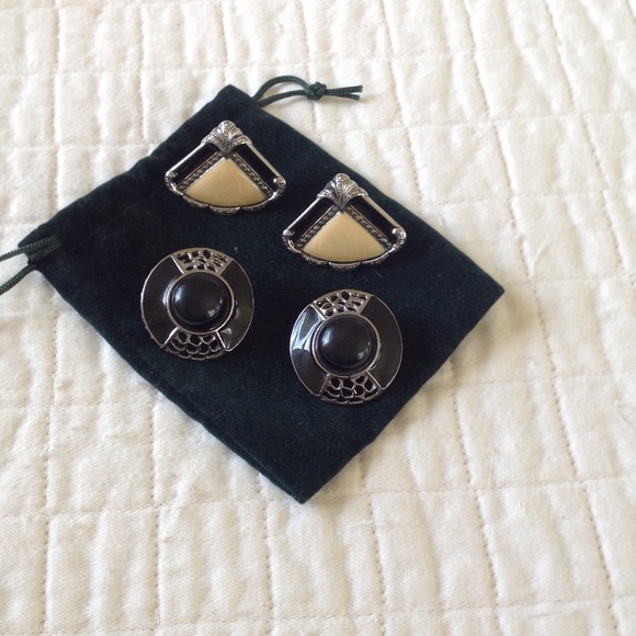 Earrings black