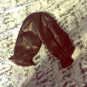 Black fur lined vegan leather mittens