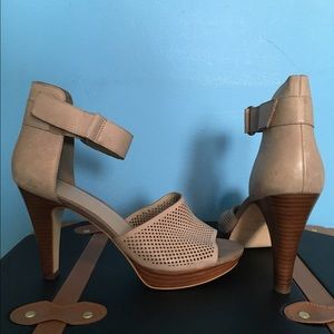 ✨🎉 SALE 🎉✨VIA SPIGA grey pumps size 9.5