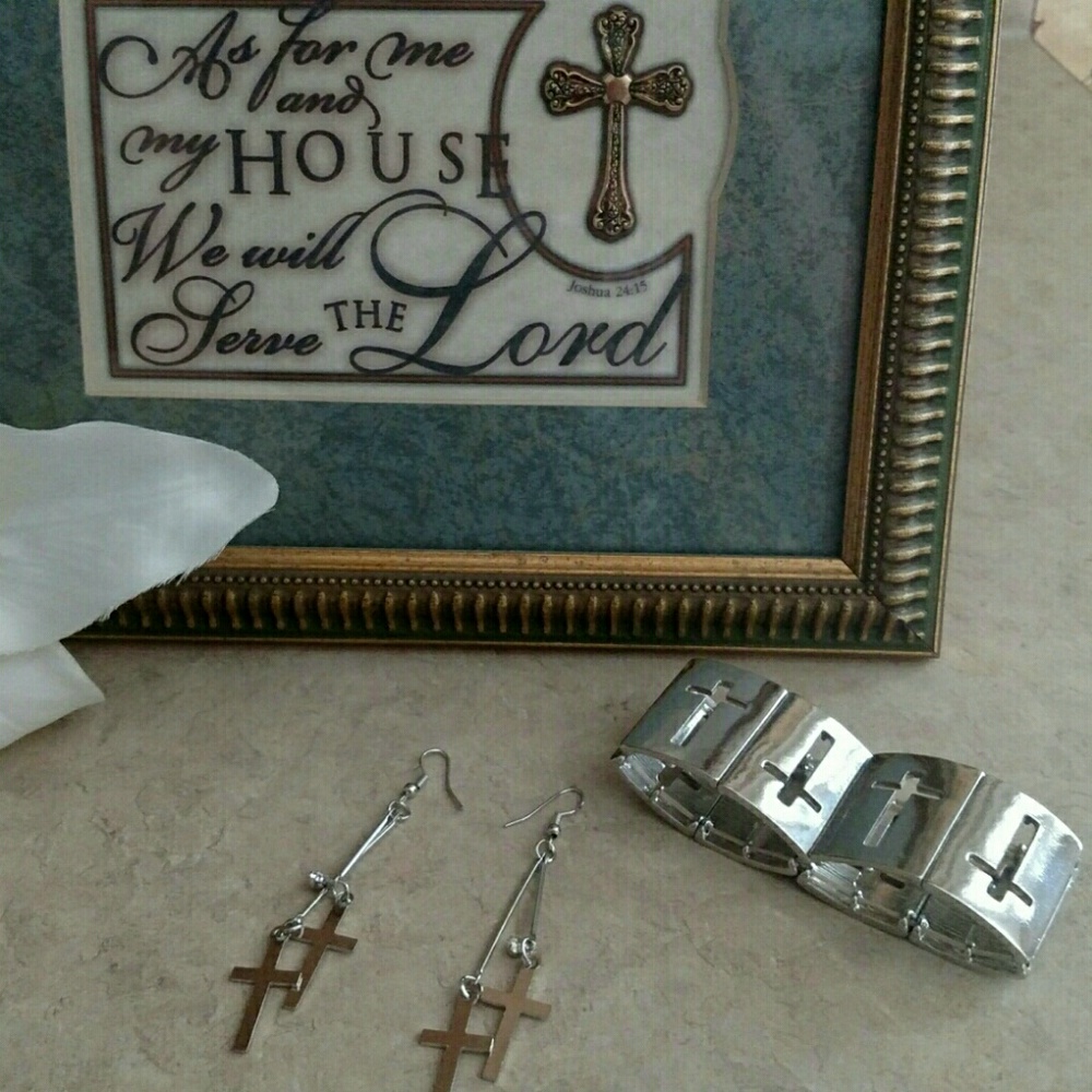 ‡ New Silver Tone Earring and Bracelet Bundle ‡