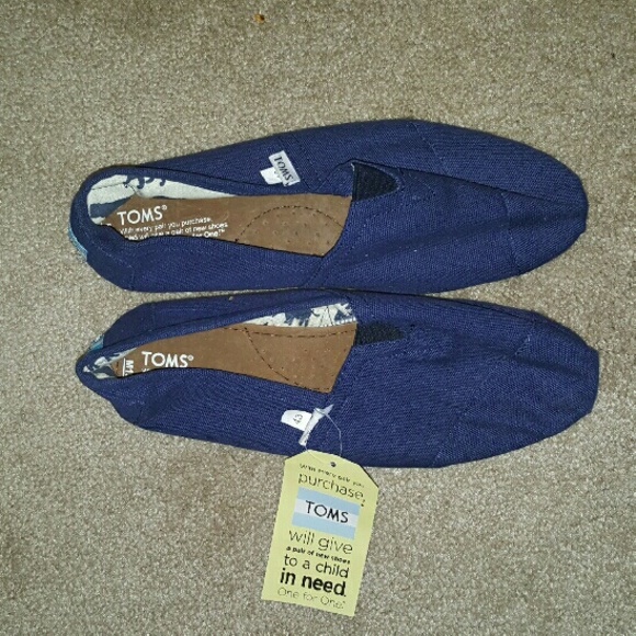 NWT Navy Blue Toms