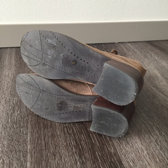SOLD! Elea Boots - Picture 4 of 4
