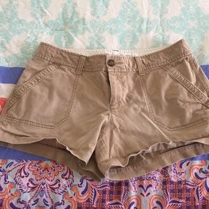 Old Navy khaki shorts Size 8