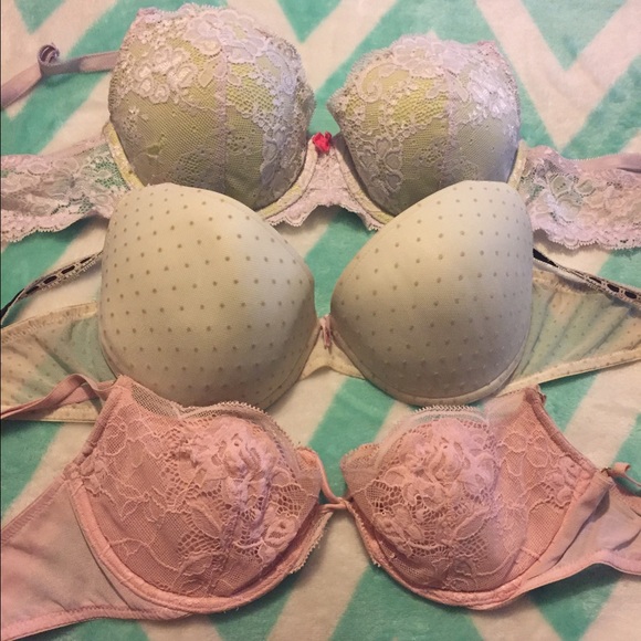 3 Victoria secret bras 💋