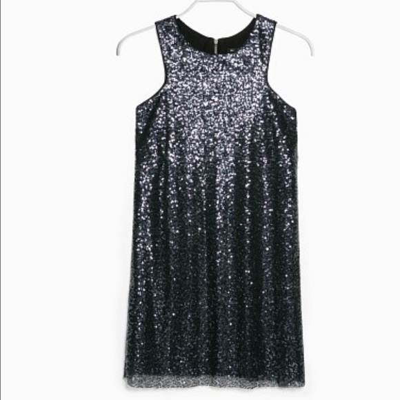 Dresses & Skirts - Sequined shift dress 💕