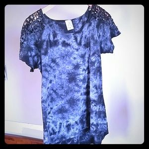 Black and gray crochet sleeve tee