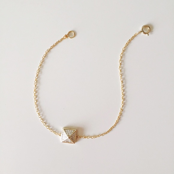 Delicate gold plated bracelet with pendant