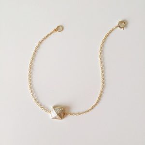 Delicate gold plated bracelet with pendant