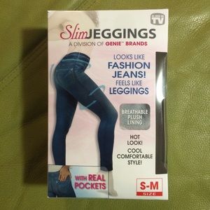 👖NIB Genie Slim Jeggings