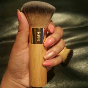 Big Tarte brush.