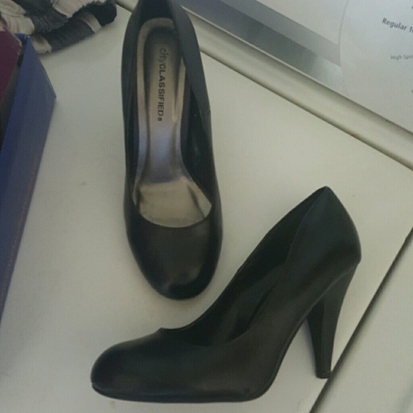 *Black heels*