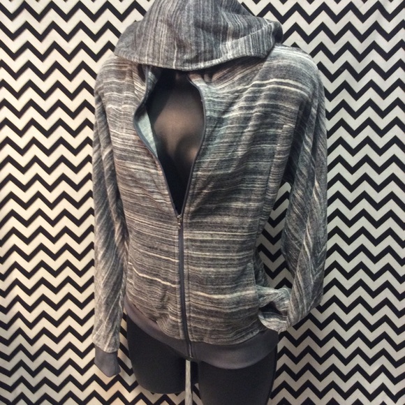 Juicy Couture Sweaters - ⭕️️CLEARANCEJuicy couture grey zip up hoodie
