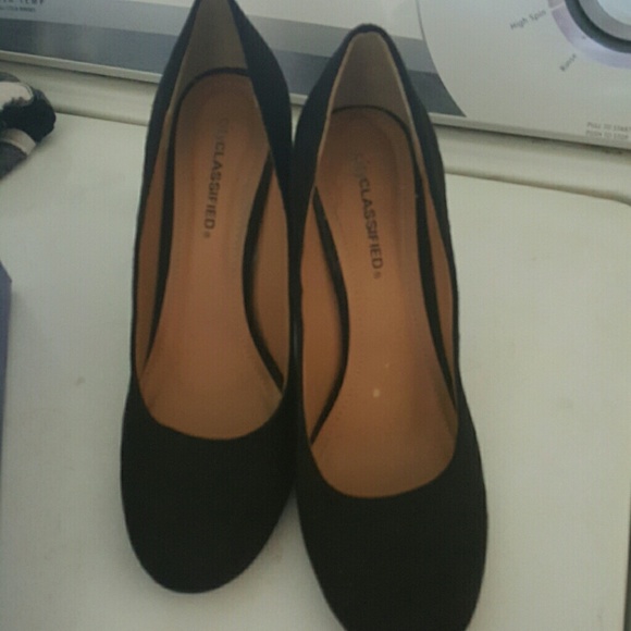 *suede heels*