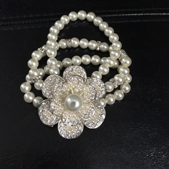 Pearl flower bracelet