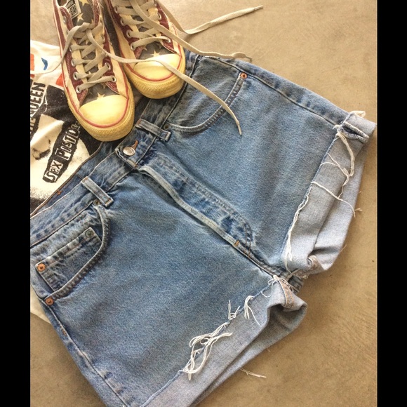 SOLD  True vintage Levi 501 shorts - Picture 2 of 4