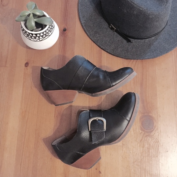 Leather Korkease bootie