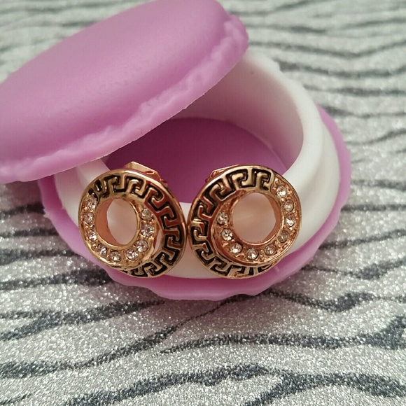 $$ Final price! Nwot cute earings $$ - Picture 1 of 3