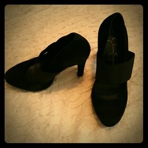 Jessica Simpson pumps