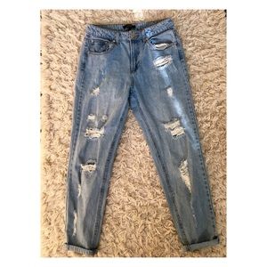 New boyfriend jeans, light/medium wash!