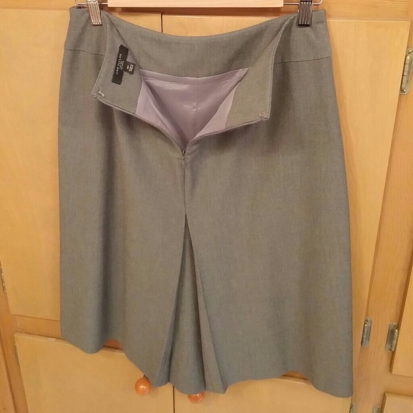 Ann Taylor Gray Skirt - Picture 2 of 4