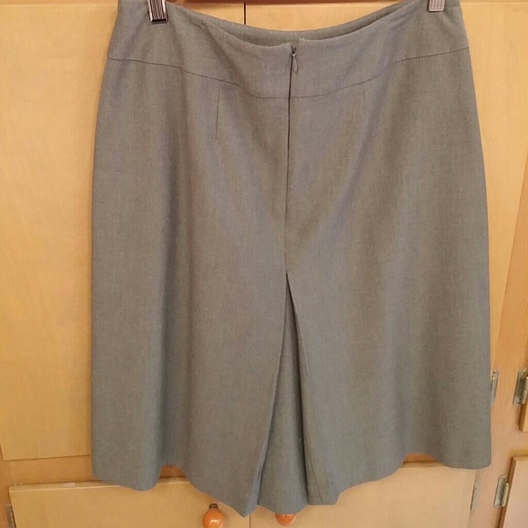 Ann Taylor Gray Skirt - Picture 4 of 4