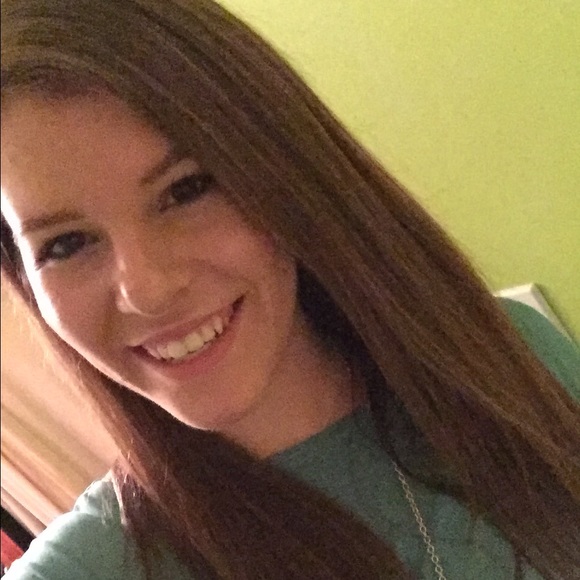 Meet your Posher, Emily - Picture 2 of 3