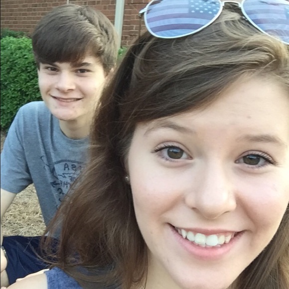 Meet your Posher, Emily - Picture 3 of 3