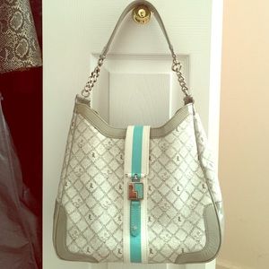 LAMB signature commodore in shadow