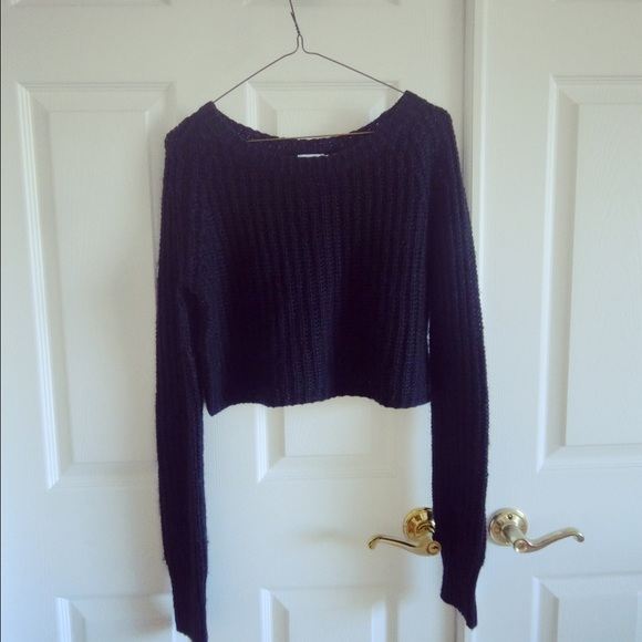 Urban Outfitter short pullover black sweater