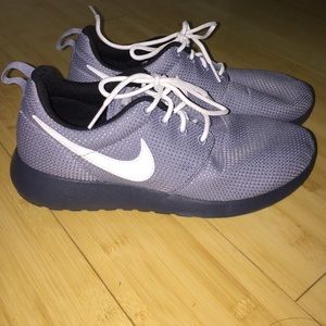 Nike Roshes size 5.5 Youth