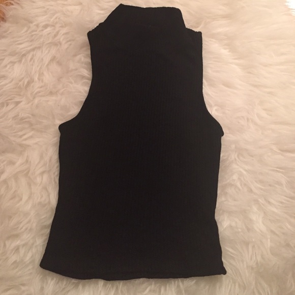 Brandy Melville sleeveless turtle neck top