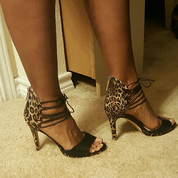 Kim Kardashian Kollection Leopard Tie - Picture 3 of 4