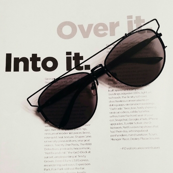 Chic black on black sunnies - Picture 3 of 4