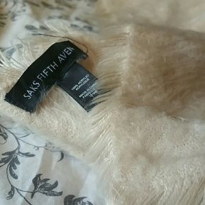 Saks fifth Avenue scarf NWT
