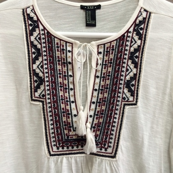 White Patterned Top - Picture 2 of 3